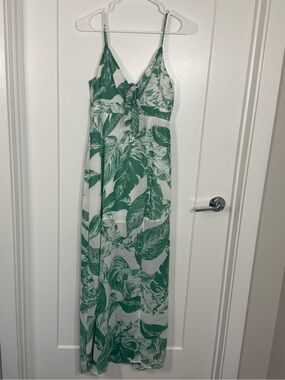 HIGHLY SOUGHT AFTER! Juniper Blu Green Tropical Palm Leaf Print Maxi Dress
